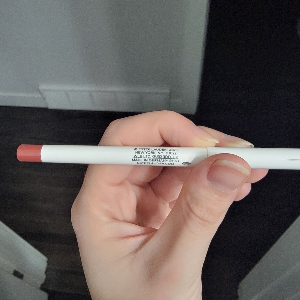 NWT Estee Lauder The Estee Edit The Barest Contour Lip Liner - 05 In The Buff - Picture 4 of 5